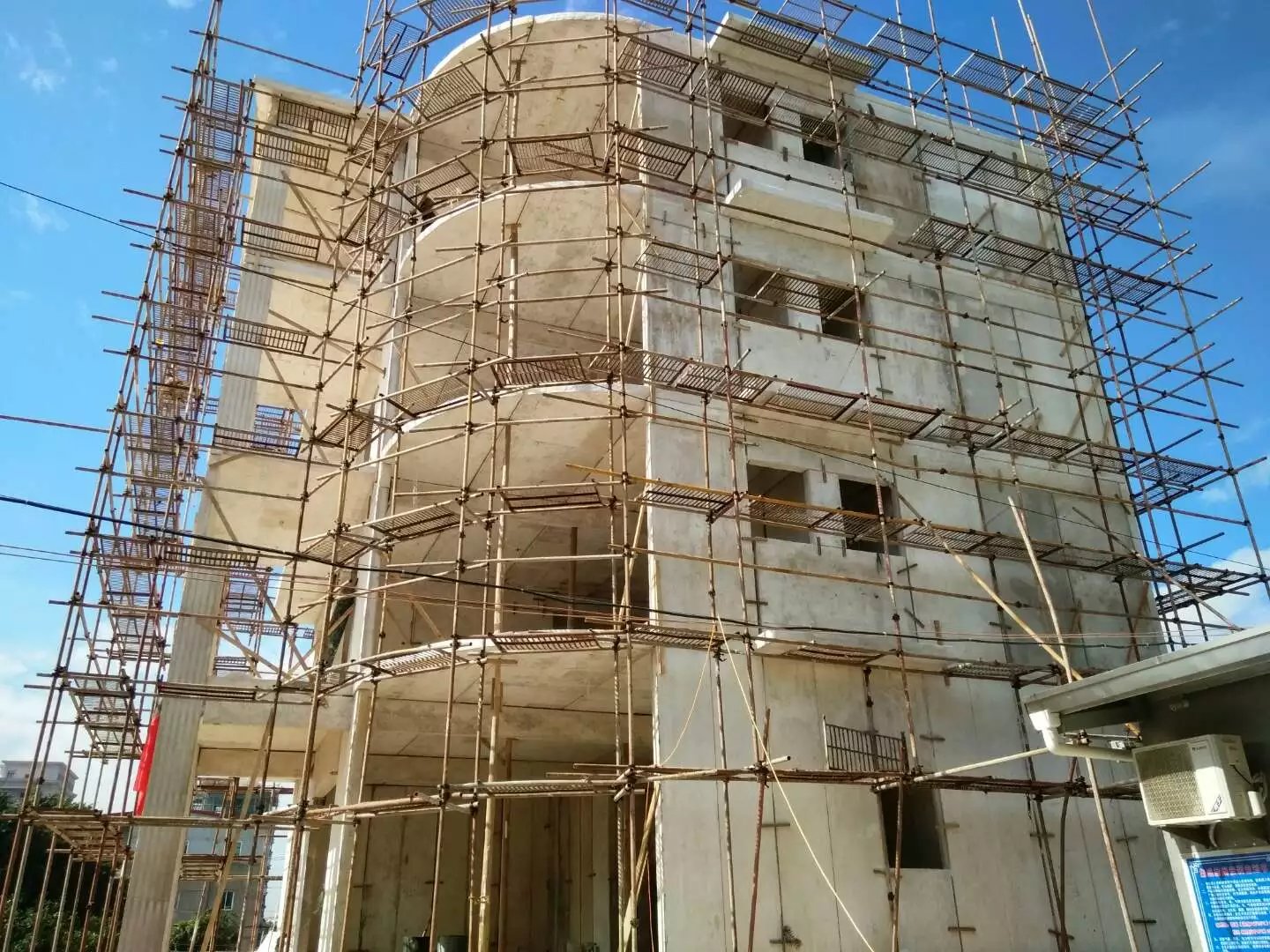 新会星河绿色环保装配式建材在福建修建的五层别墅建筑